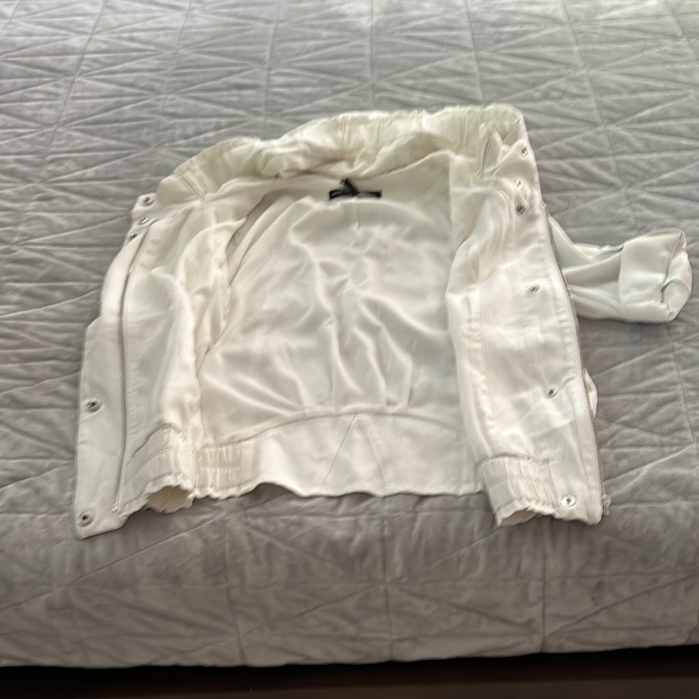 White house black market WomenWhite  with Hood jacket size xs - Picture 9 of 13